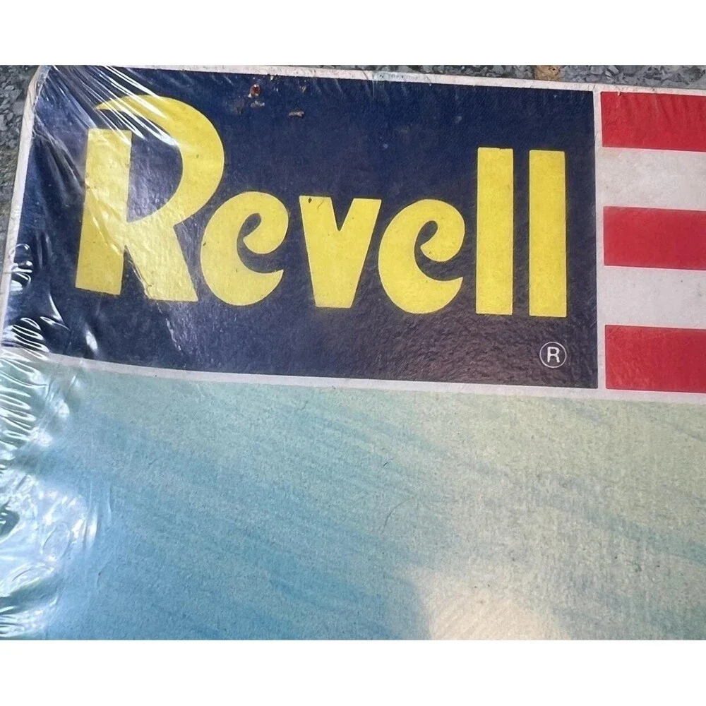 New Vintage 1988 Revell Navy Fighter Group‎ 1:72 Model Kit Yankee Station F-4B